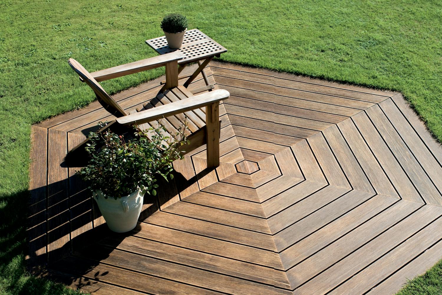 Kuusikulmainen terassi